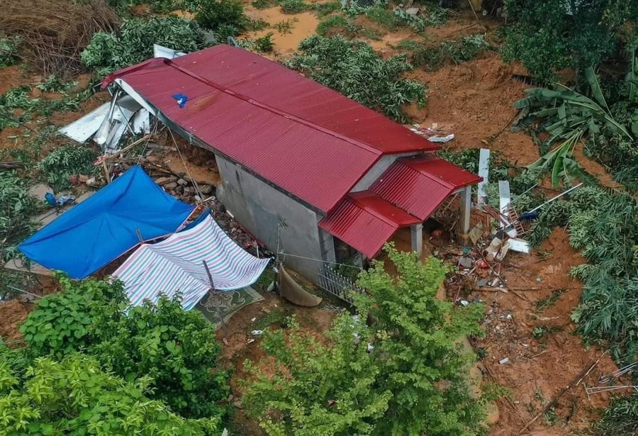 Sạt lở gây sập nhà tại TP Yên Bái. 1000016745.jpg