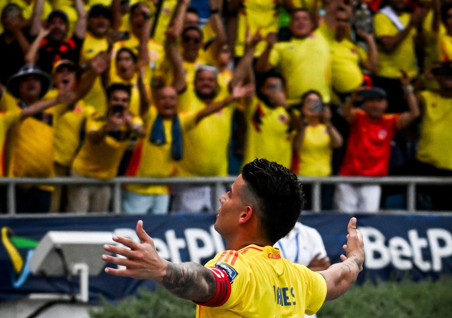 James Rodriguez chuộc lỗi với bàn thắng từ chấm 11m. Ảnh: LĐBĐ Colombia