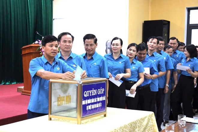 Nghĩa tình công đoàn hướng về đồng bào vùng lũ