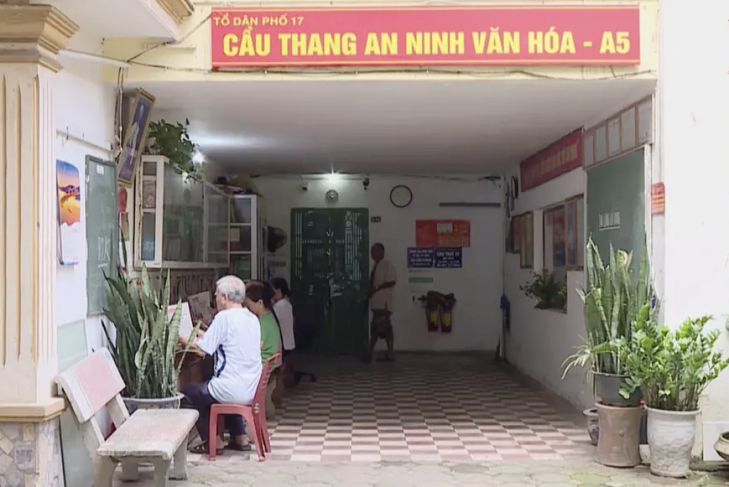 Cầu thang văn hóa là địa điểm trao đổi, chia sẻ tâm tư, tình cảm của mỗi cư dân