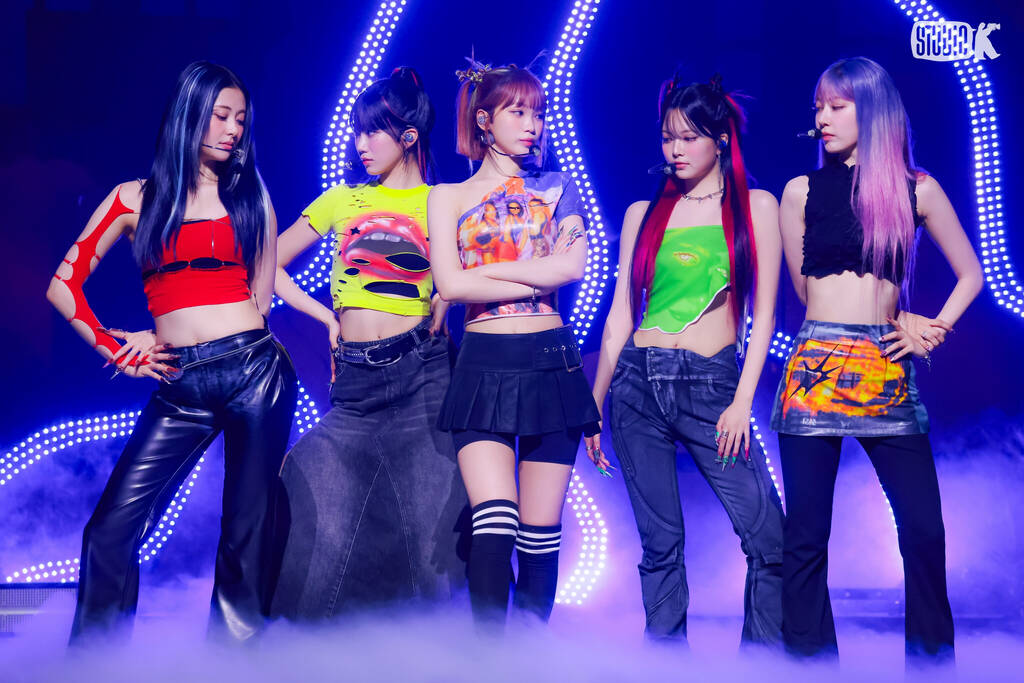 LE SSERAFIM là nhóm nhạc nữ hot nhất tháng 10. Ảnh: Naver