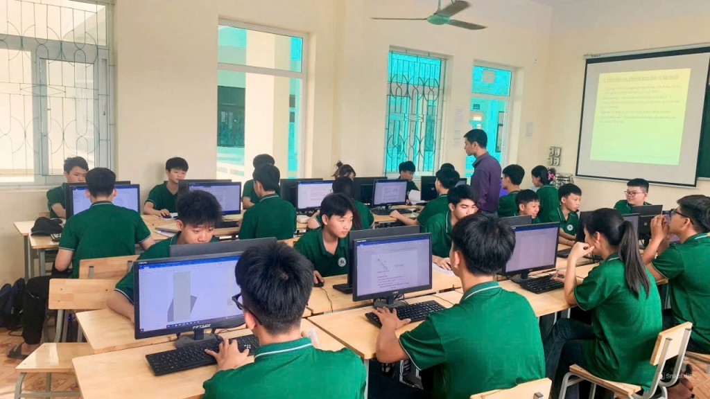 Học sinh học lớp Tin học văn phòng tại trường Trung cấp nghề số 1 Hà Nội