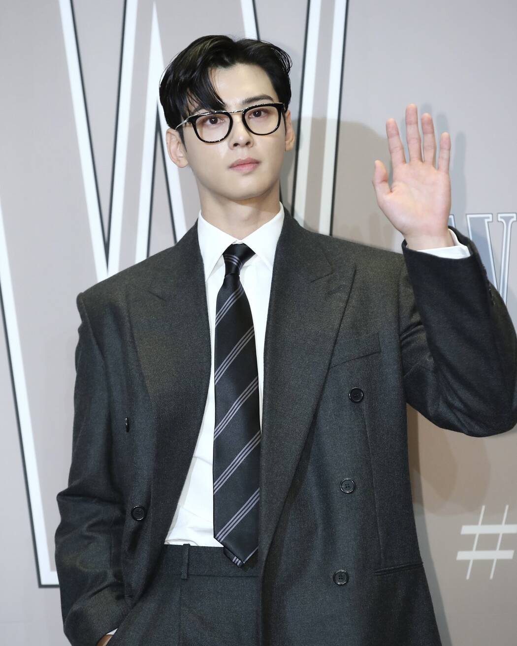 Cha Eun Woo gây sốt khi tham dự một sự kiện từ thiện hôm 14.10. Ảnh: Naver