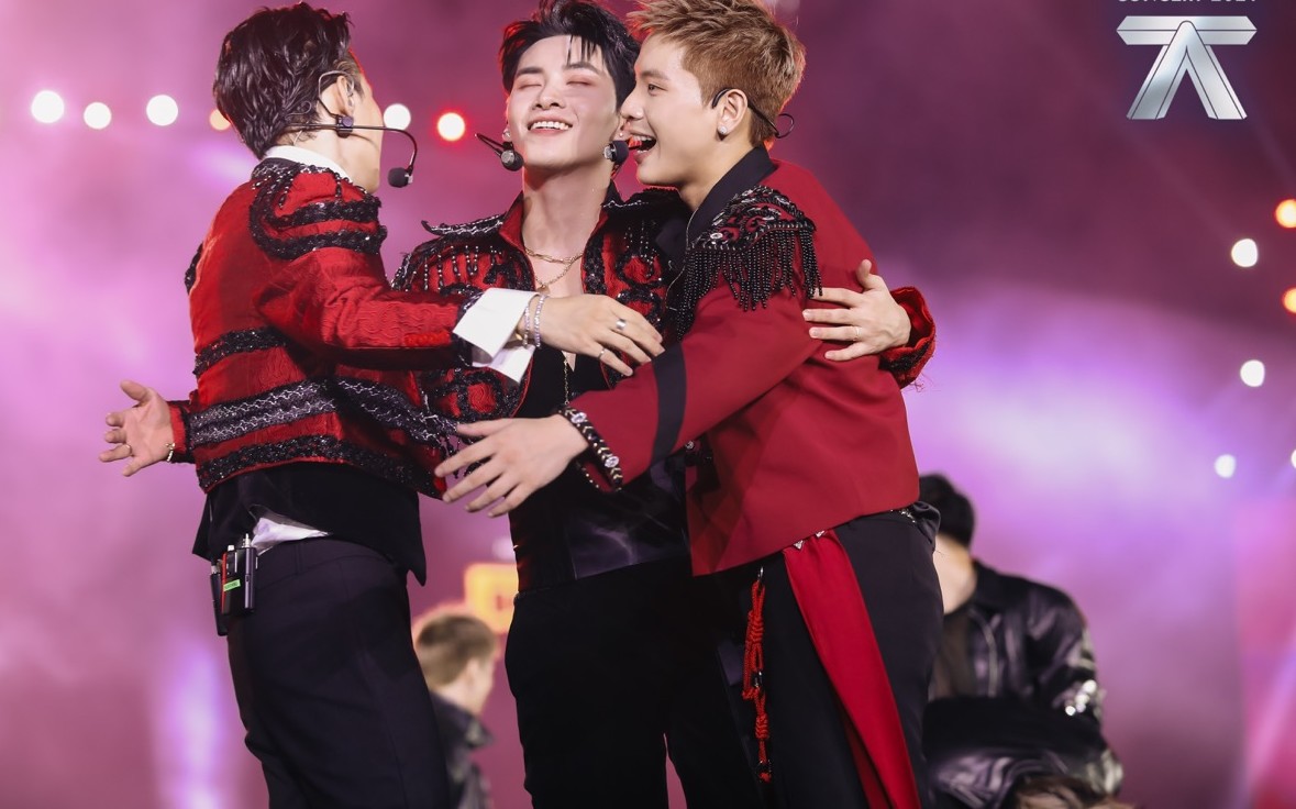 Các anh trai trình diễn trong concert. Ảnh: Chương trình.