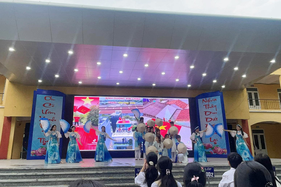 Học sinh tham gia biểu diễn văn nghệ hướng đến 40 năm kỷ niệm thành lập trường. soc-3-904-3918.jpg