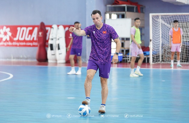 Huấn luyện viên Diego Giustozzi cùng tuyển futsal Việt Nam hướng đến mục tiêu vào đến bán kết giải futsal Đông Nam Á 2024. Ảnh: VFF