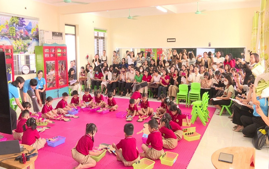 Hoạt động giờ ăn bữa cơm gia đình. chuyen-de-2.jpg