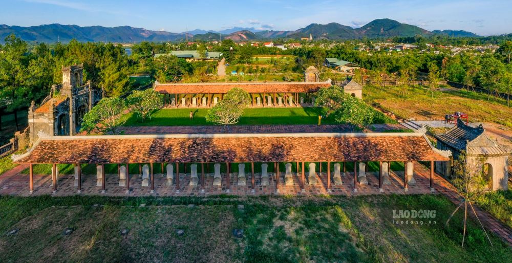 Ngày xưa, sau khi thống nhất đất nước, vua Gia Long đã chọn Huế làm Kinh đô cho cả nước, đó cũng là nguyên nhân khai sinh trường Quốc Tử Giám thứ hai của đất nước. Ban đầu trường Quốc Tử Giám có địa chỉ tại đường Văn Thánh (Hương Hồ, TP Huế) nay là Văn Võ Miếu. Ảnh: Nguyễn Phong.