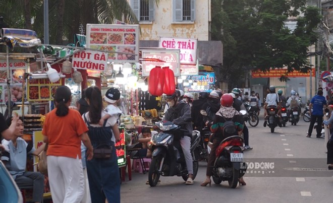 Tiểu thương giảm lượng hàng, tránh thua lỗ vì triều cường