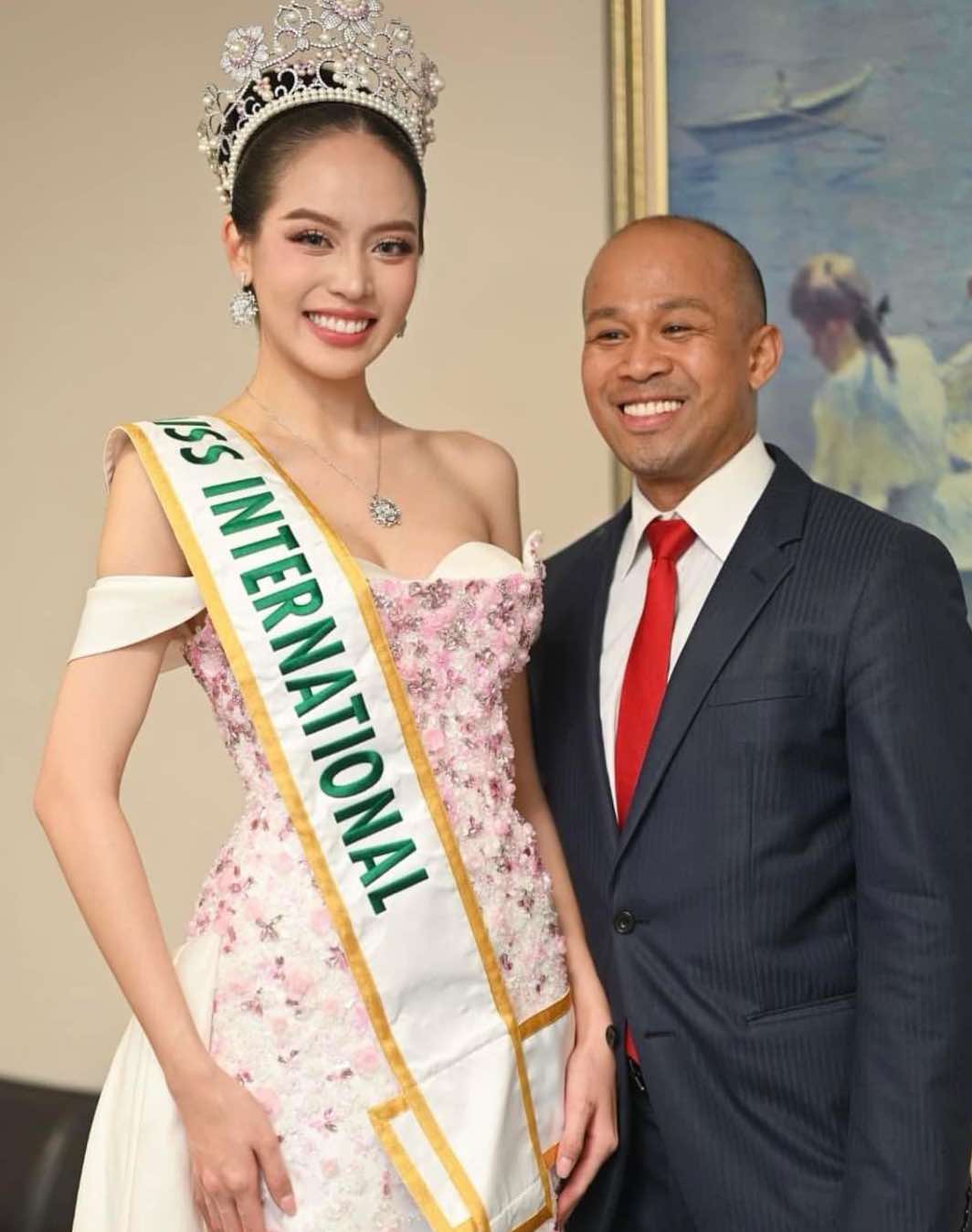 Giám đốc truyền thông của Miss International chia sẻ rằng ông và Thanh Thủy có cùng sinh nhật. Ảnh: BTC