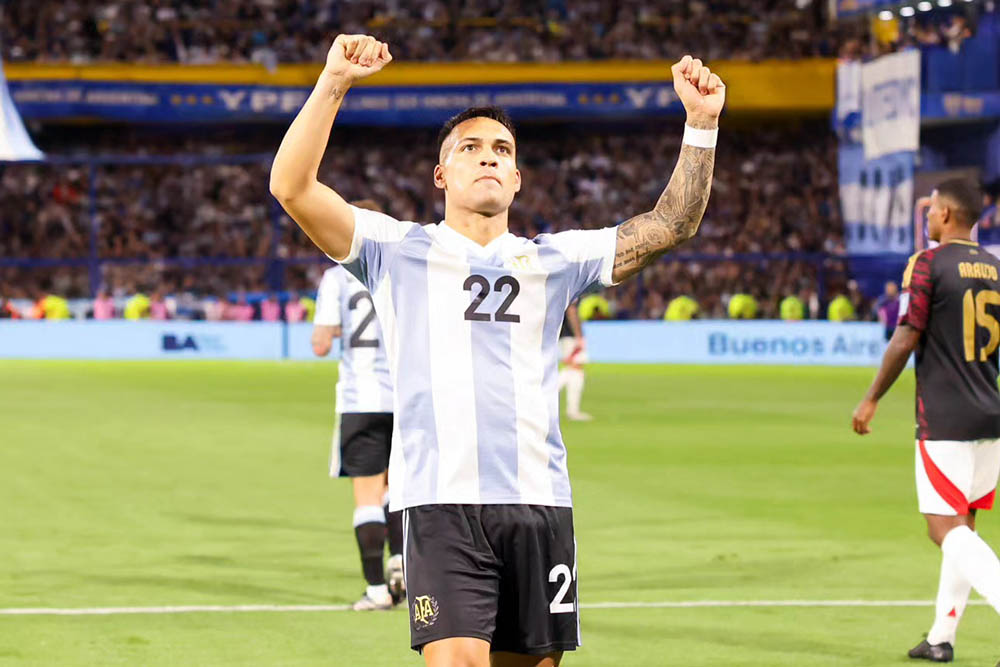 Lautaro Martinez ghi bàn đưa Argentina vươn lên dẫn trước. Ảnh: AFA