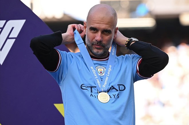 Pep Guardiola toan tính gì khi đồng ý gia hạn với Man City?