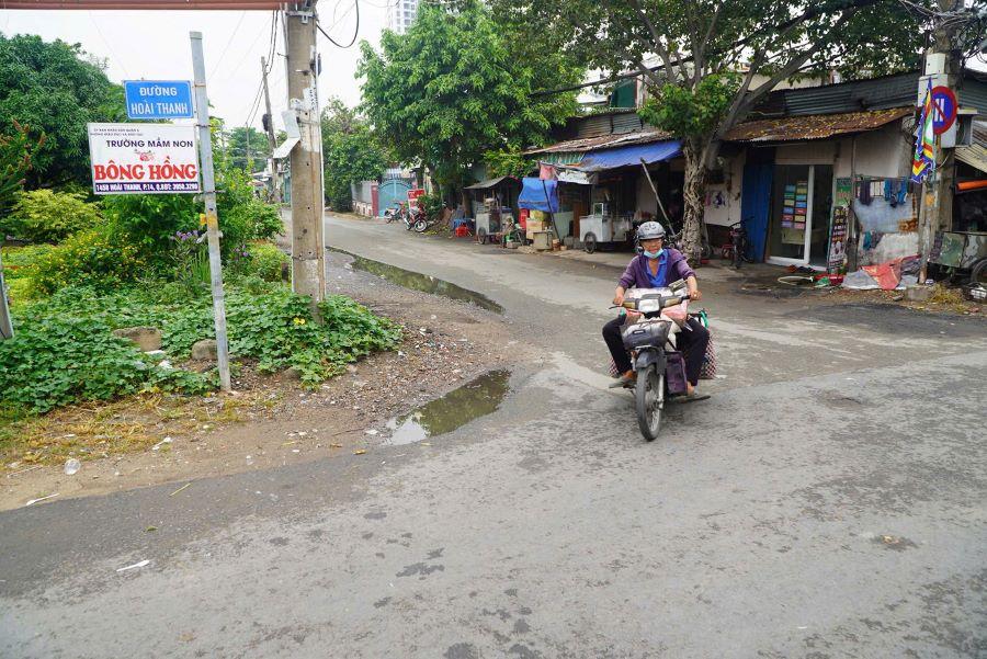 Ngã giao đường Cây Sung và đường Hoài Thanh. Ảnh: Nguyên Chân