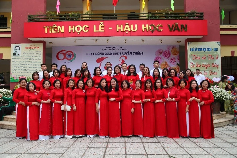 Đội ngũ cán bộ, giáo viên, nhân viên Trường THCS Hà Huy Tập.