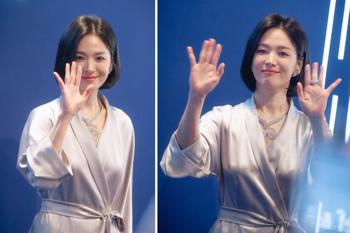 Bộ đồ của Song Hye Kyo bị nói trông giống đồ ngủ hay áo choàng tắm. Ảnh: X