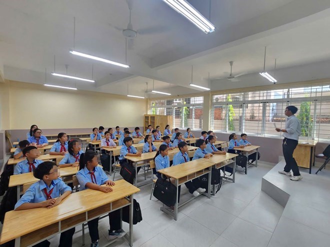 Phí ngoài học phí mới thật sự là gánh nặng cho phụ huynh