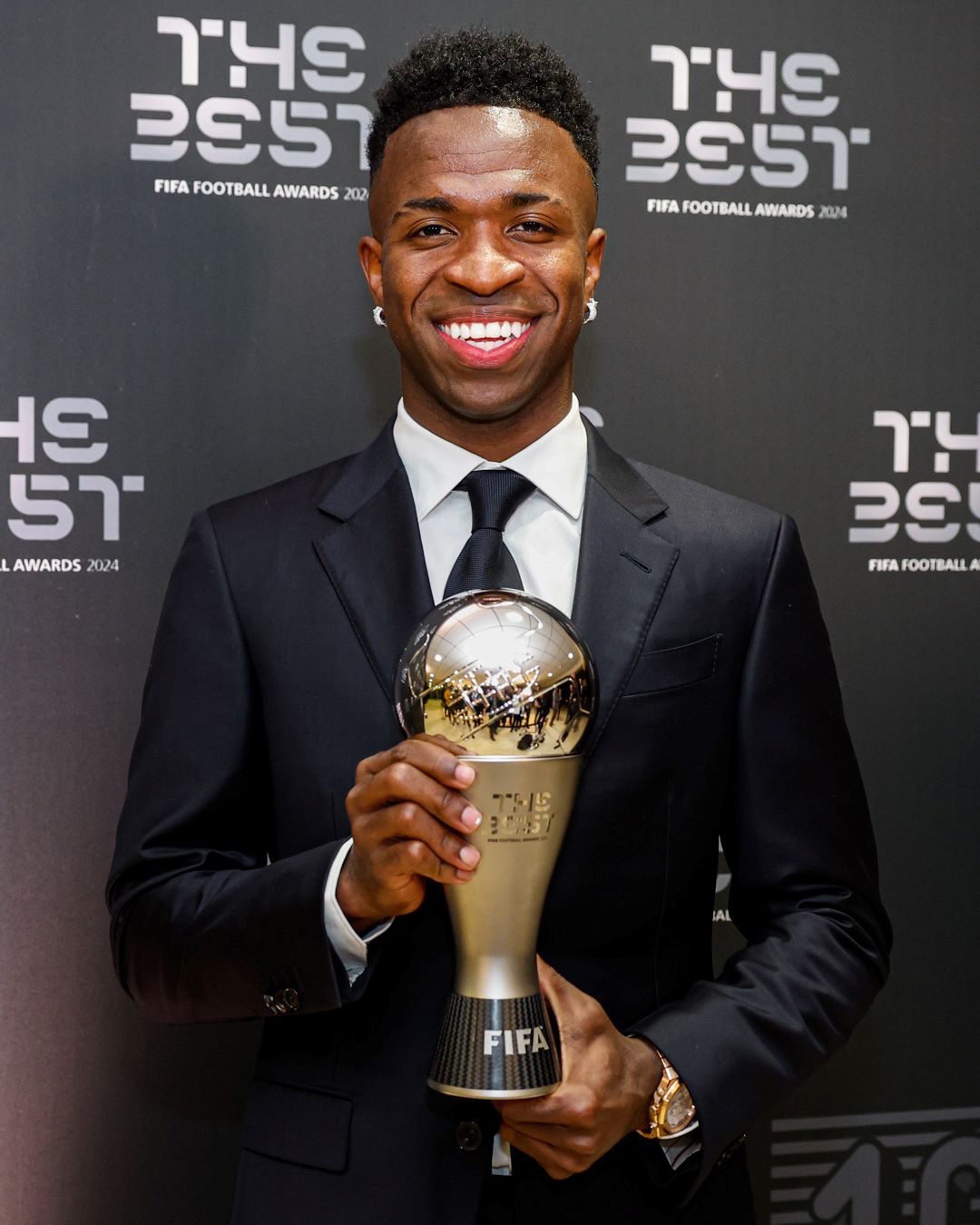 Vinicius giành giải cầu thủ nam xuất sắc nhất năm tại lễ trao giải FIFA The Best. Ảnh: Real Madrid