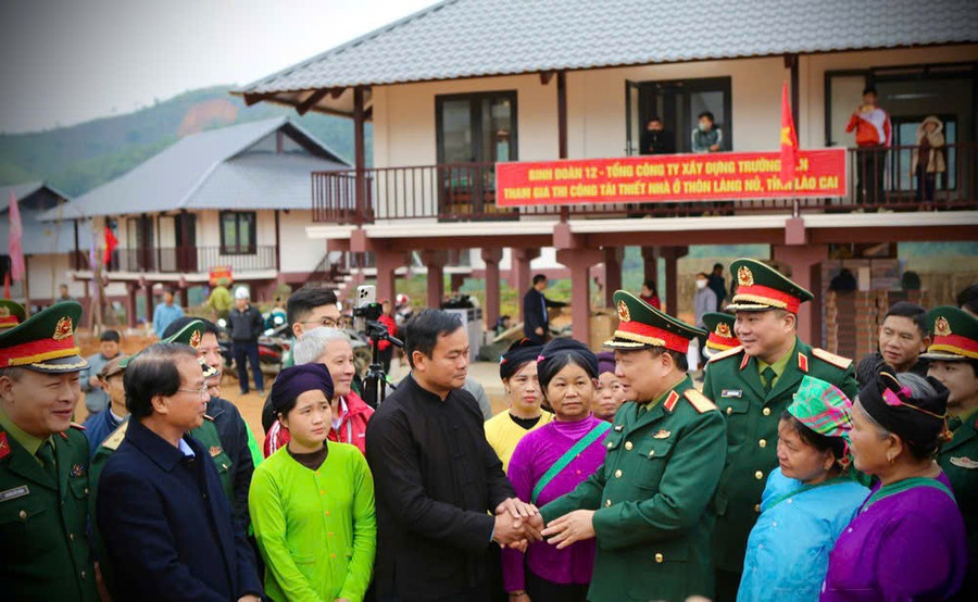 xuan-moi-tren-diem-truong-lang-nu-4.jpg