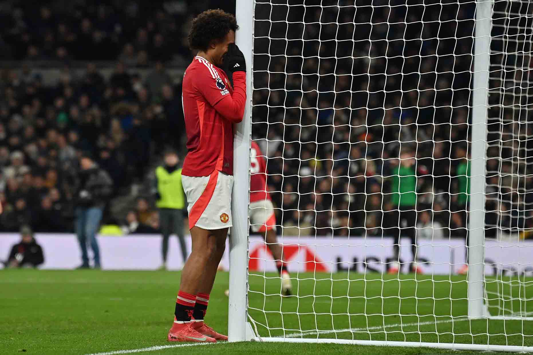 Man United đang có thứ hạng thấp nhất trong lịch sử Premier League. Ảnh: AFP