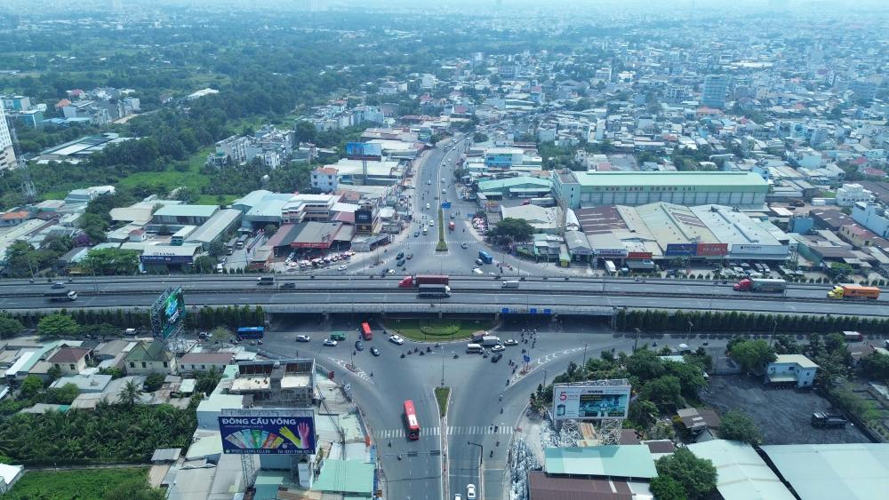 Hình ảnh quốc lộ 1 nhìn từ trên cao. Ảnh: Anh Tú