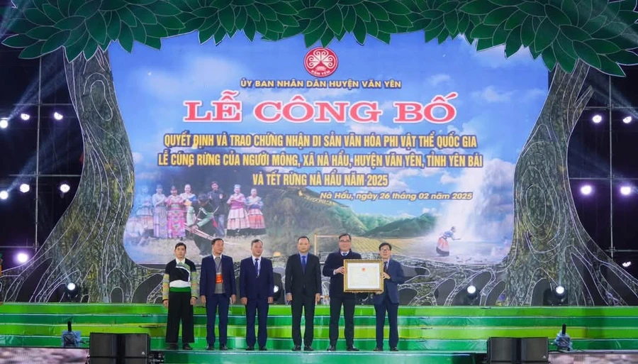 Công bố Quyết định và trao Chứng nhận Di sản văn hóa phi vật thể