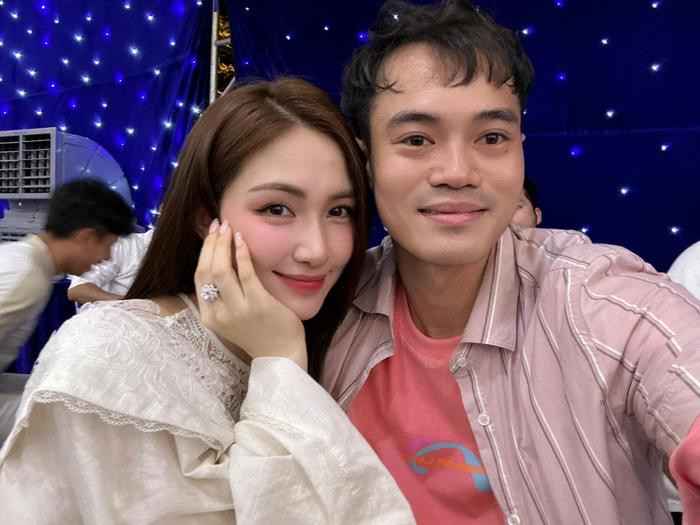 Văn Toàn và Hòa Minzy là đôi bạn thân thiết hơn 10 năm. Ảnh: FBNV