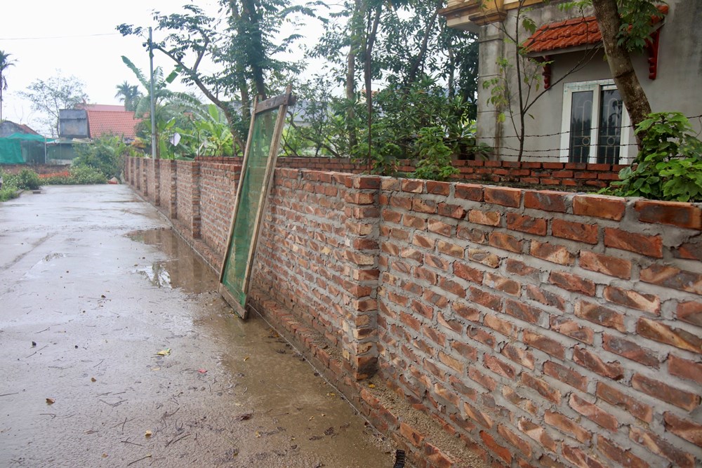Người dân kêu cứu vì bức tường rào 40m ngang nhiên bịt ngõ đi công - ảnh 2