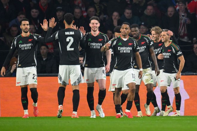Arsenal ghi 7 bàn vào lưới PSV tại Champions League