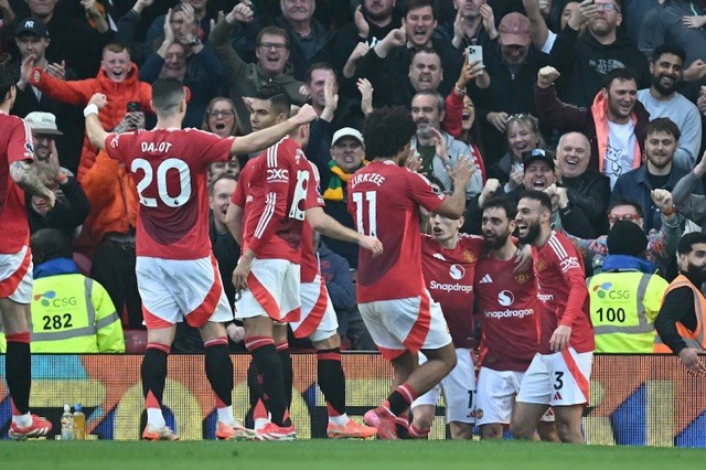 Man United hòa Arsenal trên sân nhà