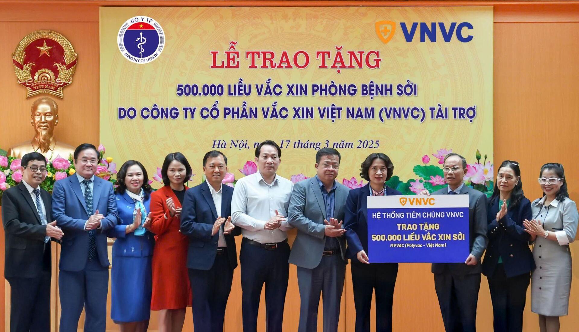 he thong tiem chung vnvc trao tang bo y te 500000 lieu vac xin soi hinh 1