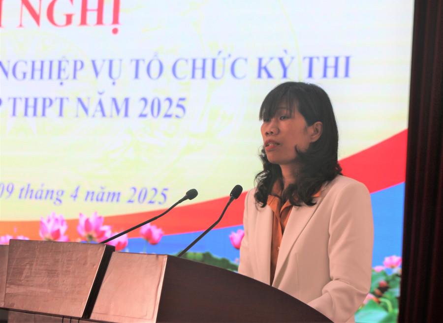 Bà Nghiêm Thị Kim Huê, Phó Giám đốc Sở GD&ĐT Lai Châu phát biểu tại Hội nghị. lc-1.jpg