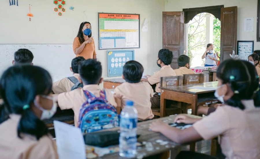 Học sinh Indonesia muốn được miễn học phí.