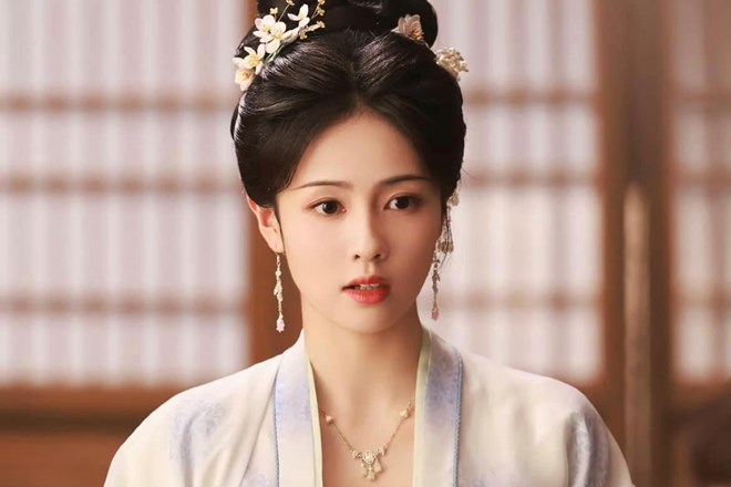 Bạch Lộc - từ mẫu ảnh, hot girl mạng trở thành ngôi sao nổi tiếng