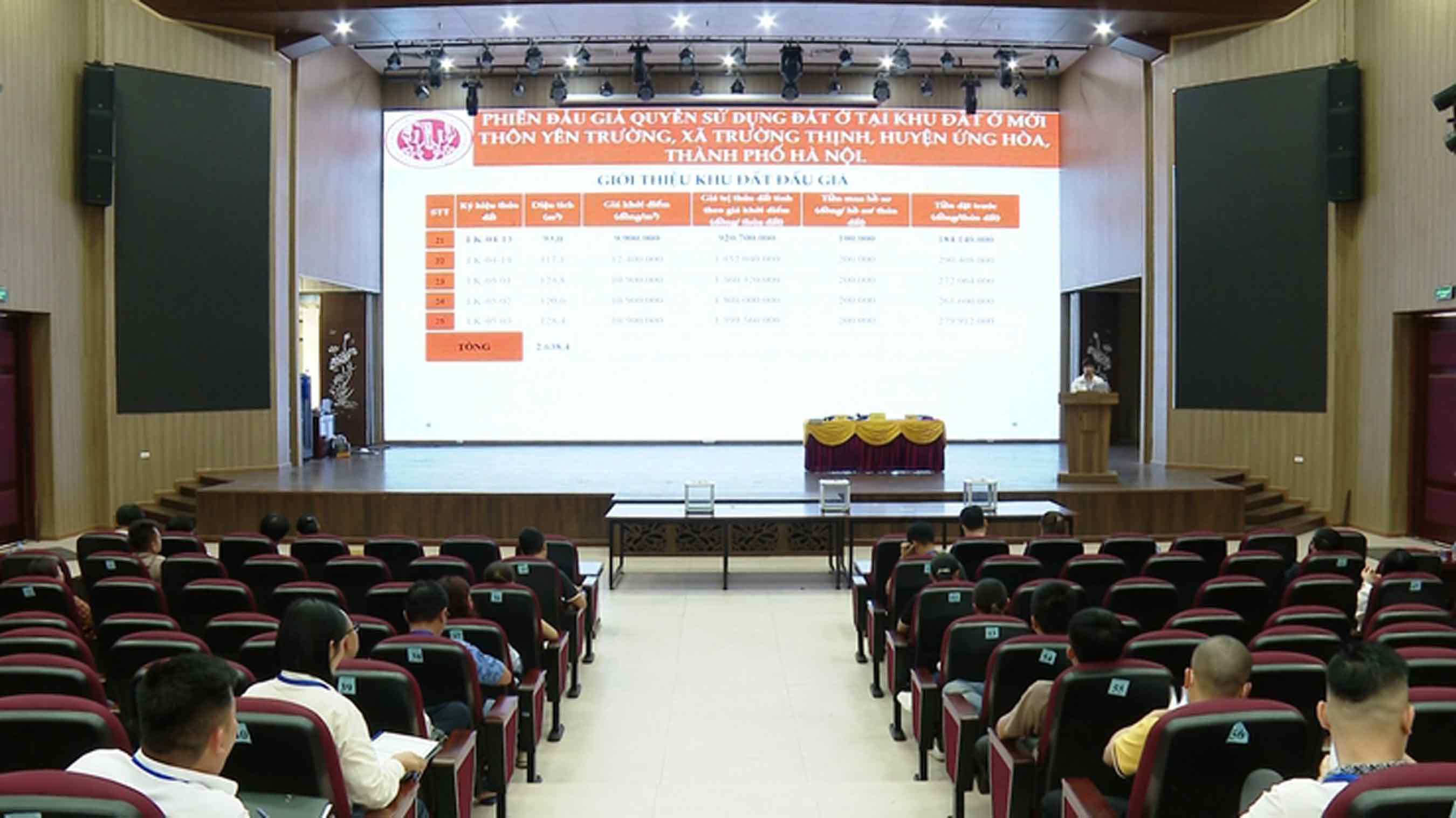 Quang cảnh phiên đấu giá đất. Ảnh: UBND huyện Ứng Hòa
