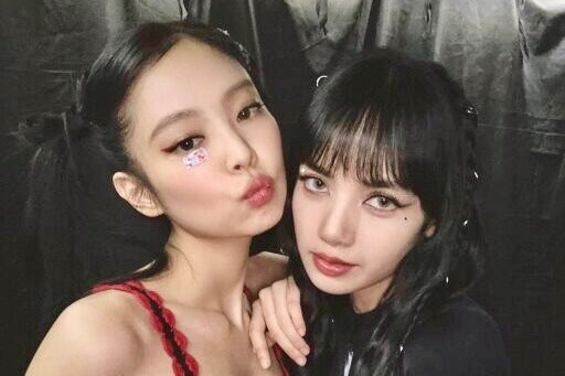 Tương tác giữa Jennie và Lisa gây chú ý sau tin đồn bất hòa