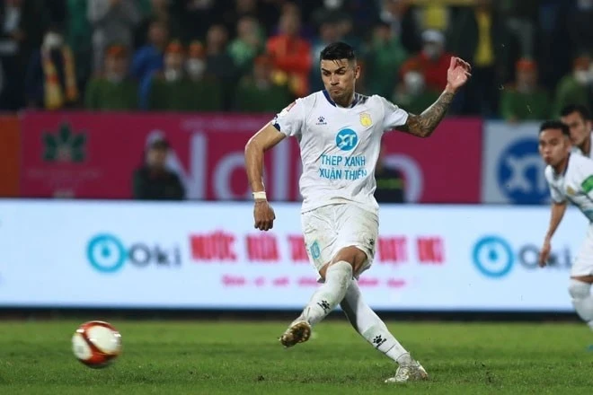 Hendrio gia nhập Hà Nội FC với bản hợp đồng 3 năm.