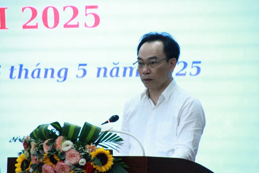 Thứ trưởng Bộ GD&ĐT Hoàng Minh Sơn phát biểu tại Hội nghị. Ảnh DĐ