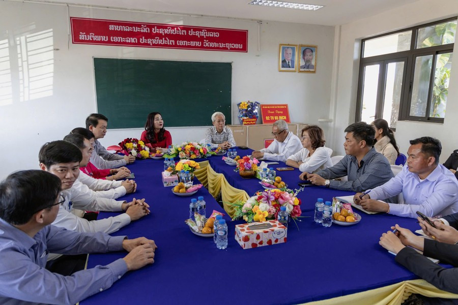 Đoàn công tác của Sở GD&ĐT tỉnh Quảng Trị làm việc với Trường THPT Hữu Nghị Lào - Việt. c8c6445aacc5109b49d4.jpg