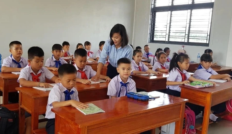 Nhiều giáo viên Quảng Trị đã hoàn thành nhiệm vụ giảng dạy ở Lào.