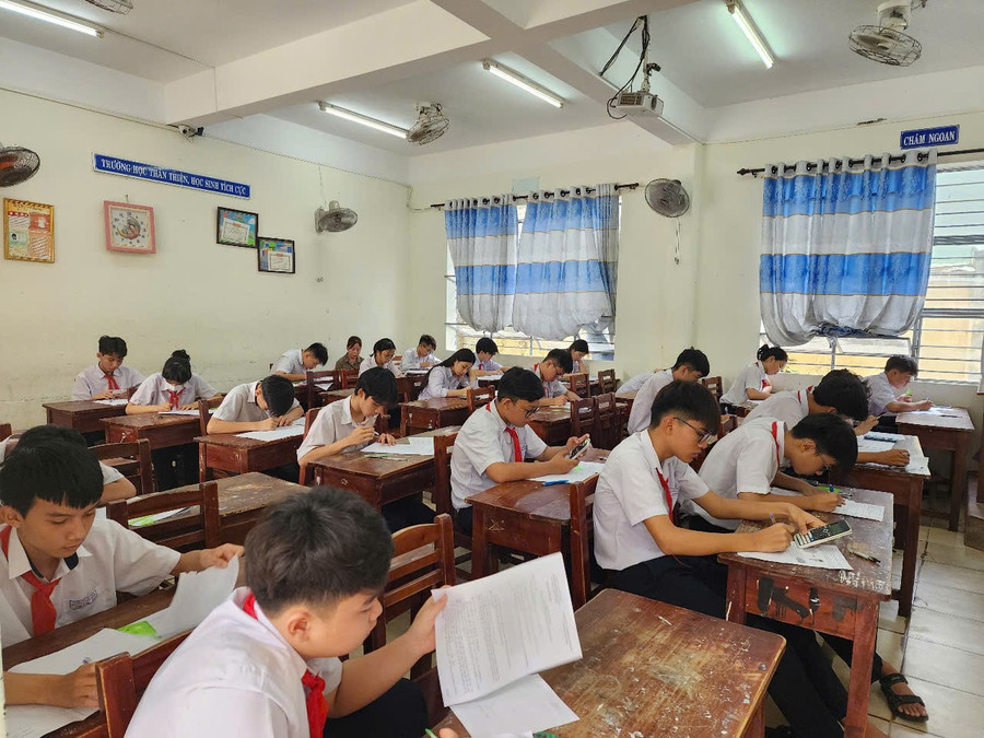 Học sinh Trường THCS Nguyễn Lương Bằng làm quen với các đề thi thử đề rèn kỹ năng và tâm lý làm bài thi. thcs-nguyen-luong-bang-da-nang.jpg