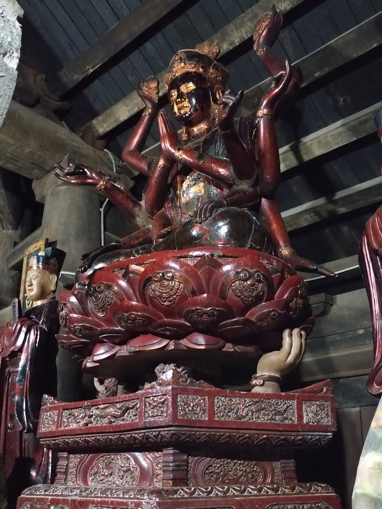 Tượng Quan âm 12 tay được đánh giá là kiệt tác của chùa Bối Khê. den-chua-boi-khe-nghe-huyen-tich-la-ve-duc-thanh-boi-4.jpg