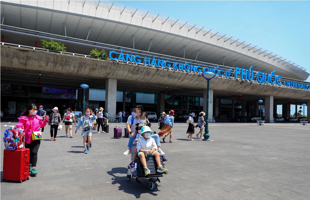 Sân bay Phú Quốc được chuyển giao nguyên trạng tài sản kết cấu hạ tầng từ Bộ Xây dựng về UBND tỉnh Kiên Giang.