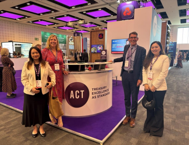 Bà Janet Legge – Phó tổng Giám đốc ACT; Ông Martin Newman – Business Development Manager ACT. 268.png