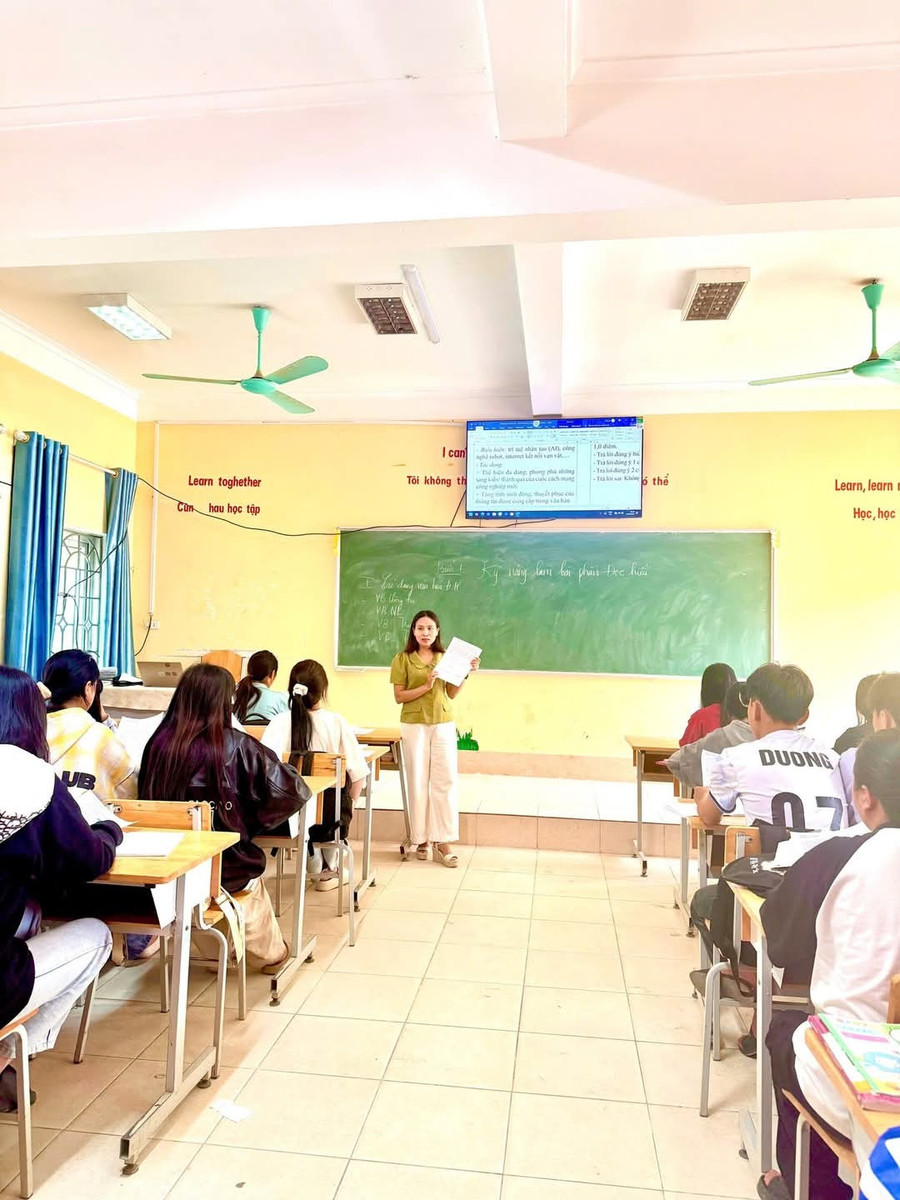 Ngoài những tiết học trực tiếp, giáo viên Trường THPT Lý Thường Kiệt sẽ hỗ trợ trực tuyến cho các em học sinh. 1000033412.jpg