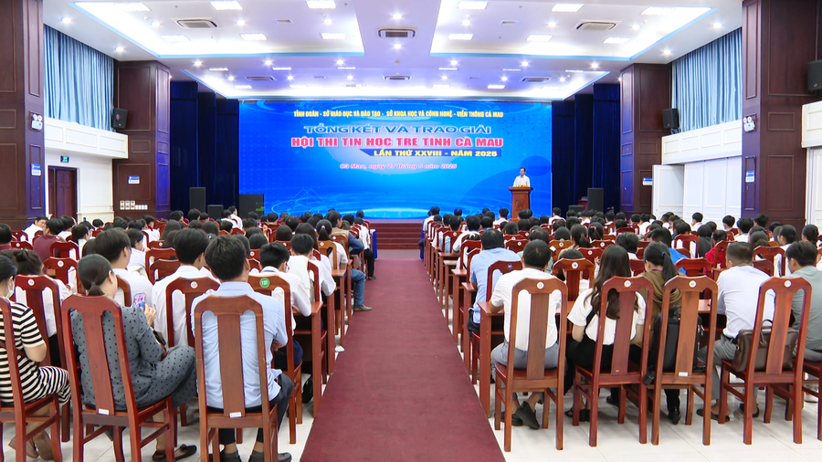 Quang cảnh lễ trao giải cuộc thi Tin học trẻ tỉnh Cà Mau lần thứ 28. hoi-thi-7.png