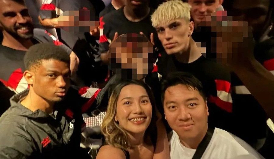 Amad và Garnacho có hành động giơ ‘ngón tay thối’ tại Malaysia. amad-diallo-amongst-man-u-998902.jpg