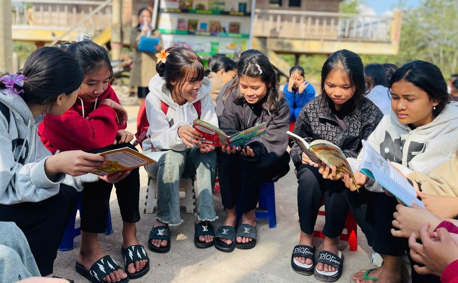 Học sinh Trường Tiểu học - THCS A Xing (Hướng Hóa, Quảng Trị) đọc sách, nâng cao văn hóa đọc. Ảnh: NTCC phan-dinh-ro-noi-dung-4.jpg