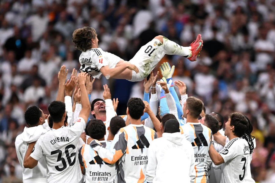 luka-modric-real-madrid-lifted-9.jpg
