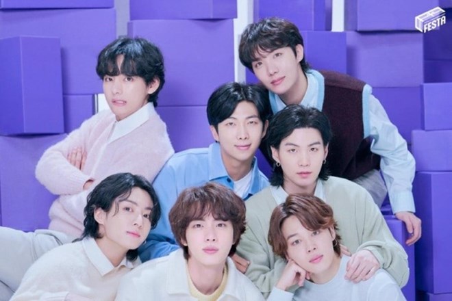 Thành viên BTS hé lộ nhóm sẽ trở lại với album mới và lưu diễn thế giới