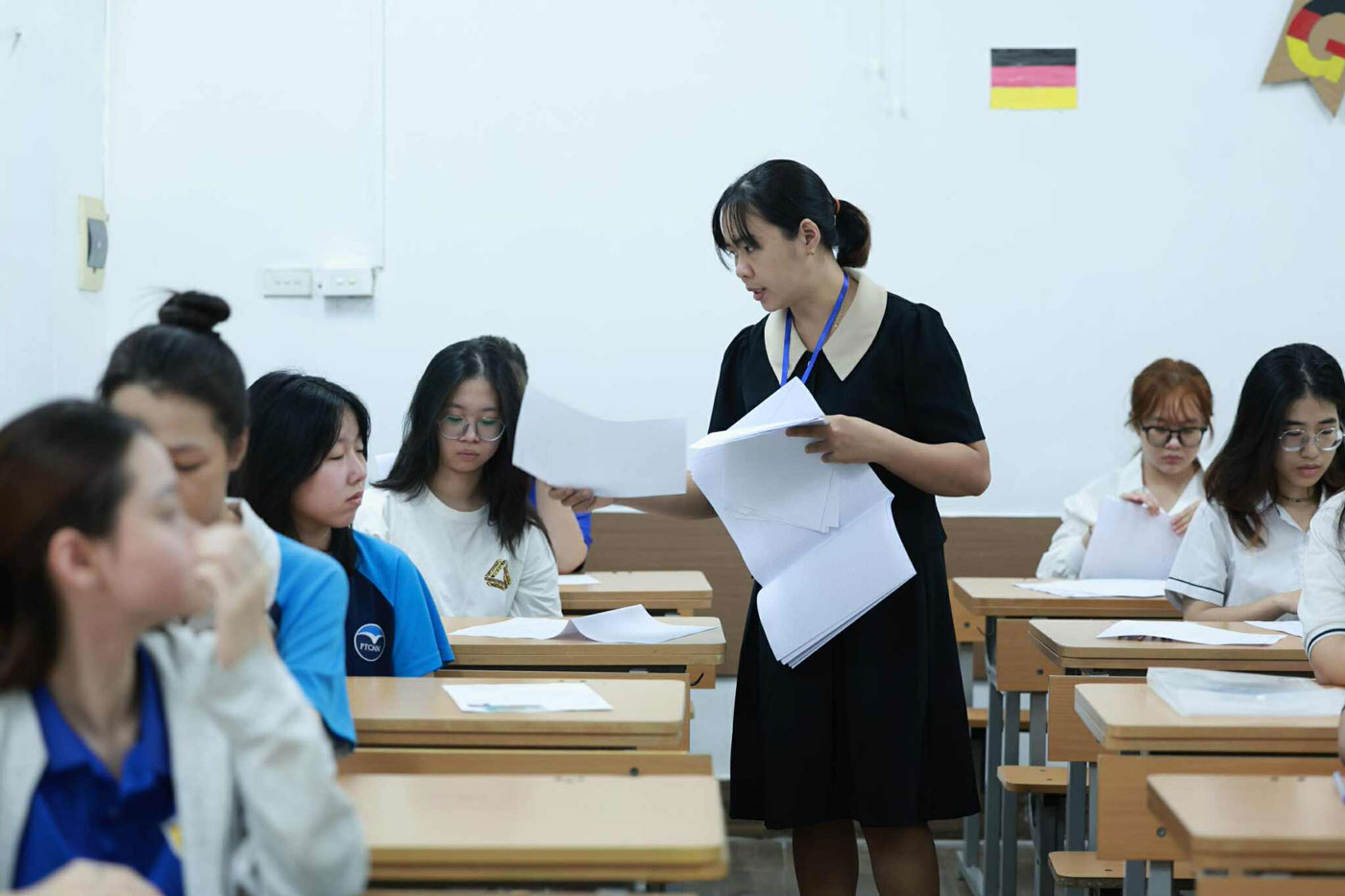 Các thí sinh chuẩn bị làm bài thi. Ảnh: Hải Nguyễn